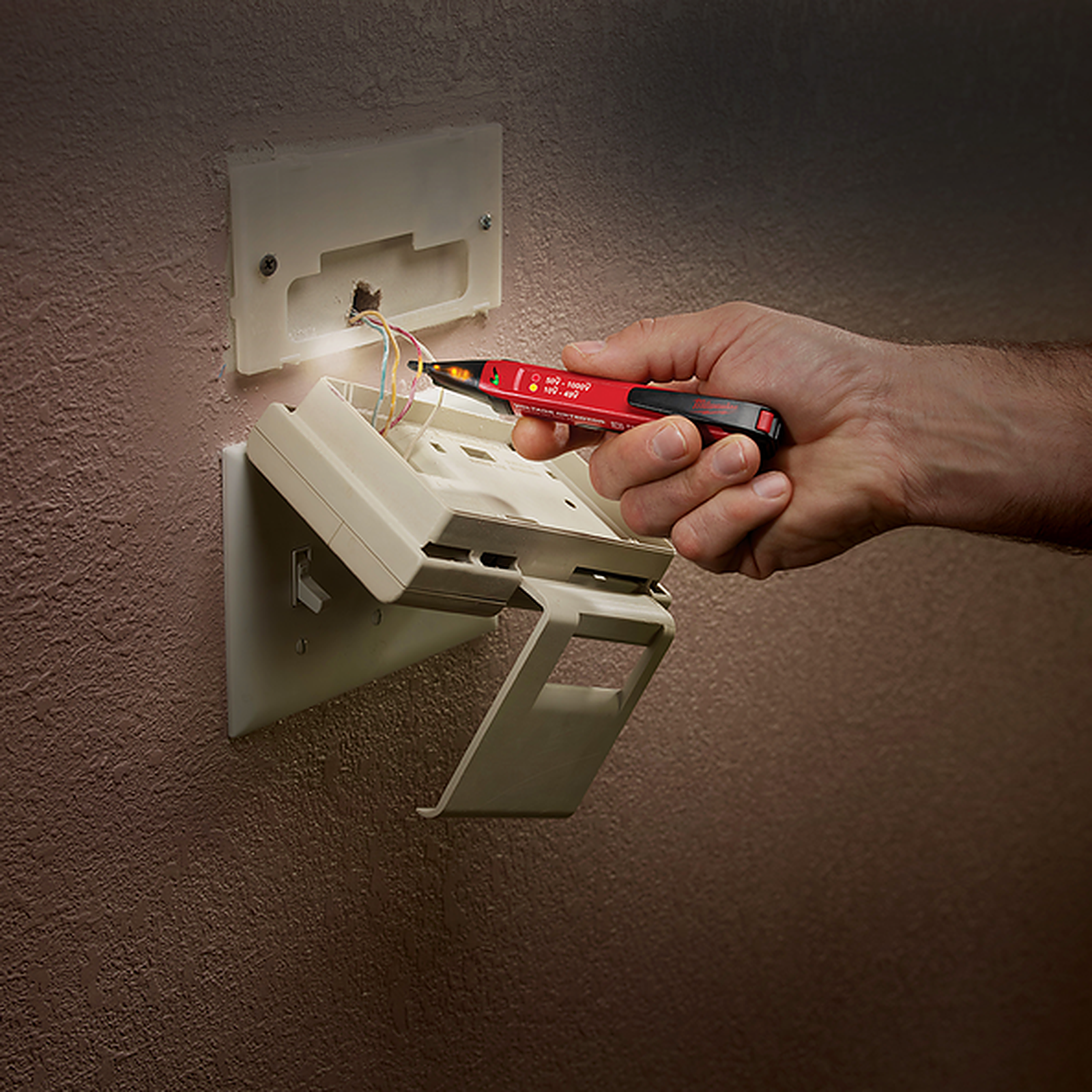 Milwaukee 10-1000V Dual Range Voltage Detector