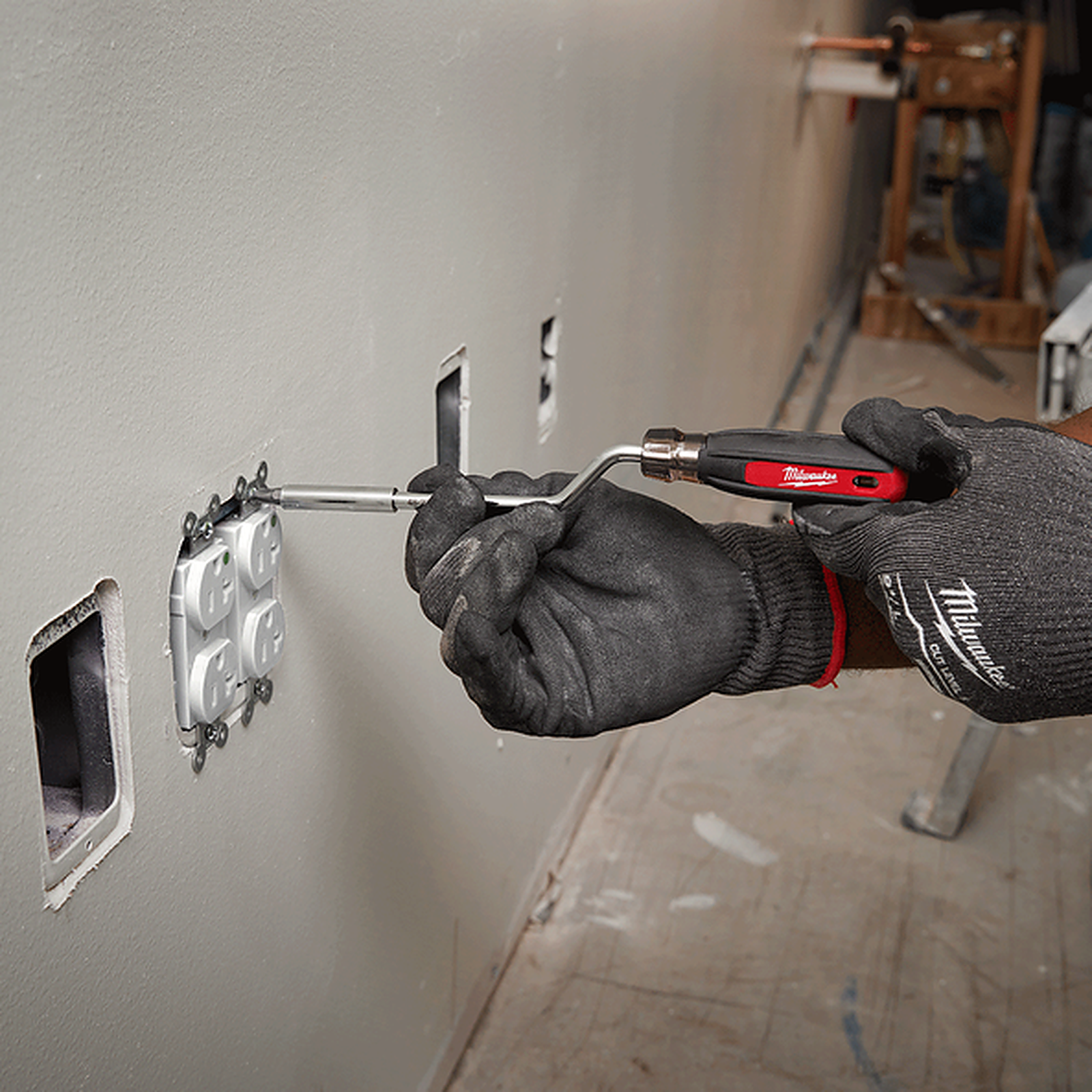 Milwaukee 2-in-1 Rotating Multi-Bit Screwdriver 48222916