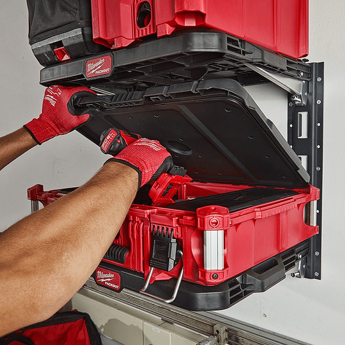 Milwaukee 2-Piece Vertical E-Track Rails for PACKOUT Racking Shelves 48228482