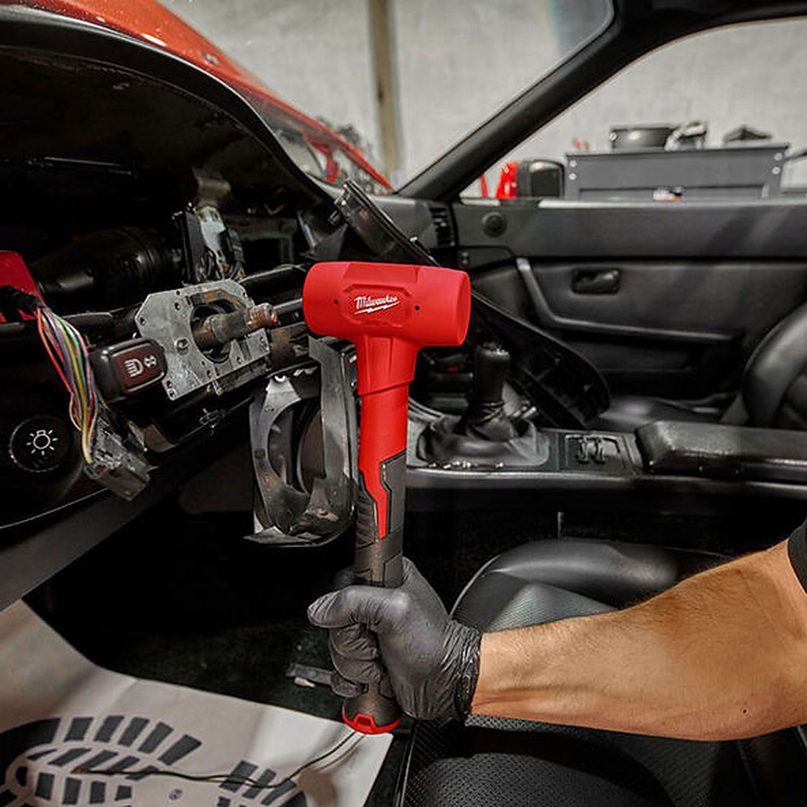 Milwaukee 28oz Dead Blow Hammer 48229150
