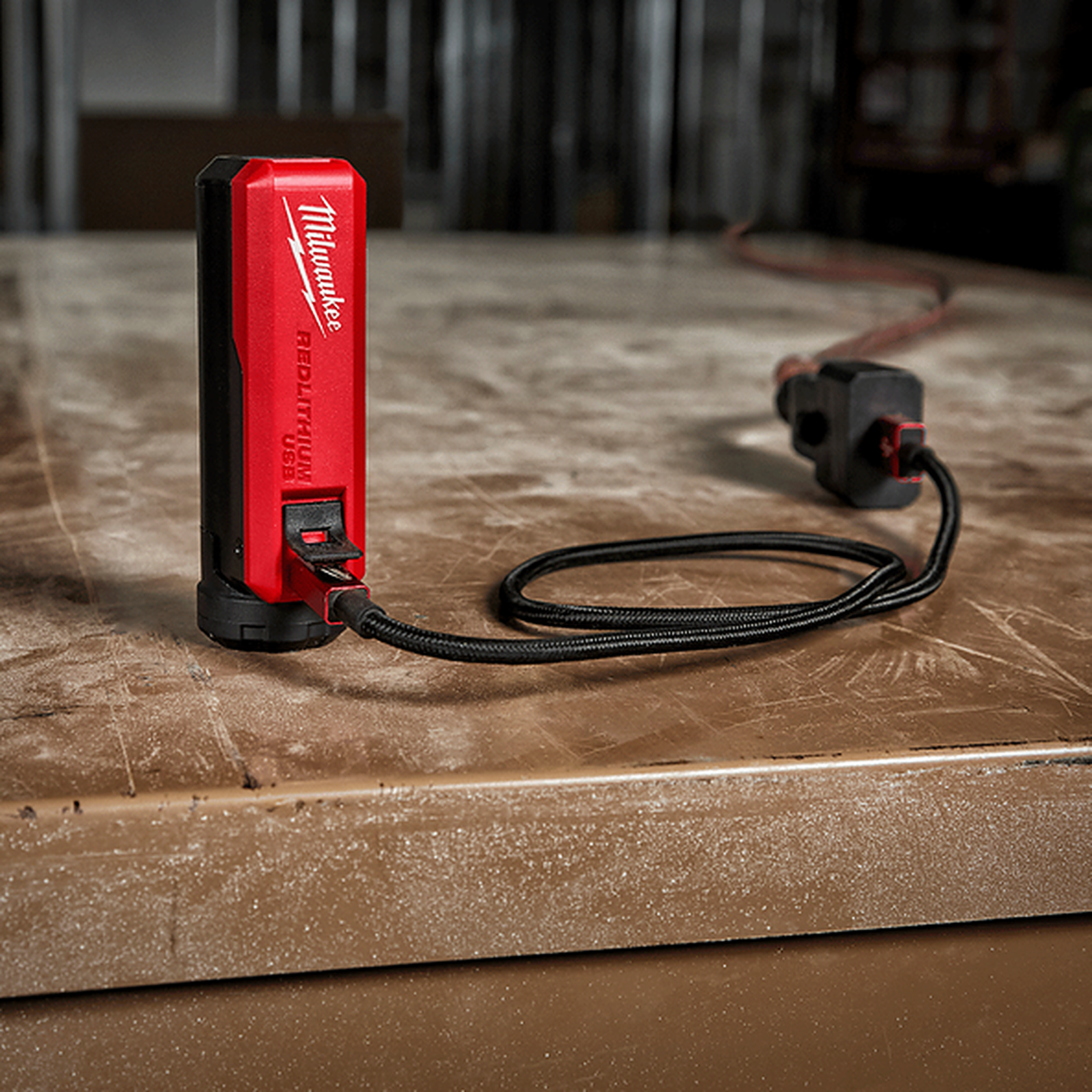 Milwaukee REDLITHIUM USB Rechargeable Portable Power Source Kit