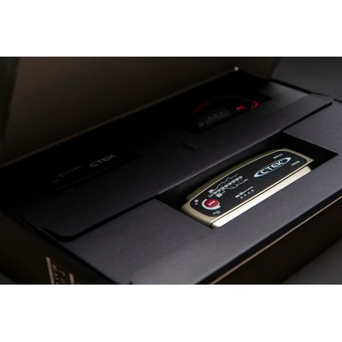CTEK 12V 5A 8 Stage Automatic Battery Charger With Bonus 5000mAh Power Bank